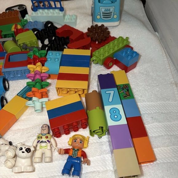 LEGO Duplo Bulk Mixed Lot of 110 Plus Colored Bricks/Blocks People Animals Buzz - Picture 5 of 7